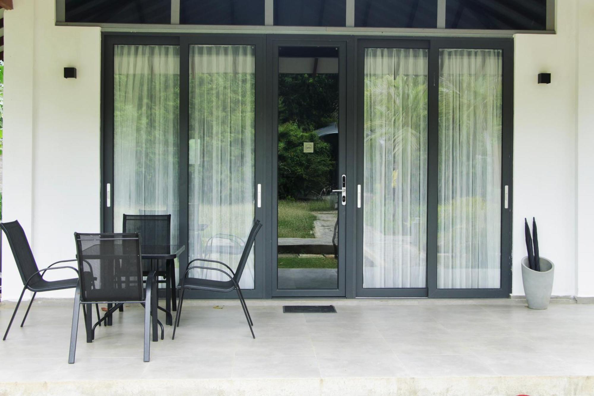 Nivadoo Resort Sigiriya Room photo A set of sliding doors